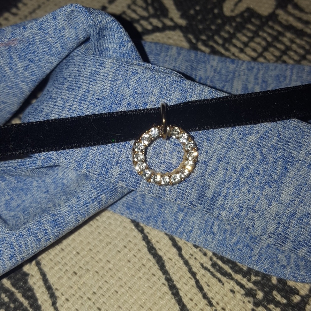 Circle Jewel Velvet Choker